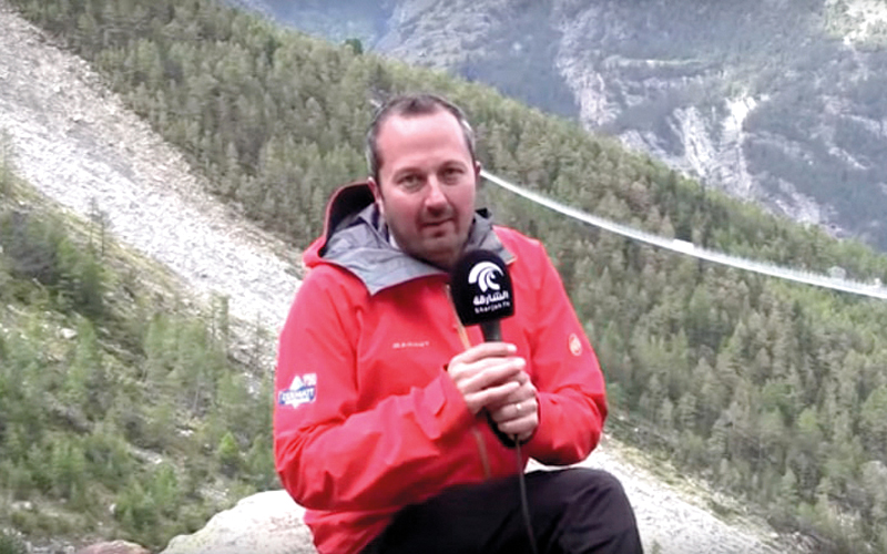 شبكة من المراسلين في أرجاء العالم. من المصدر