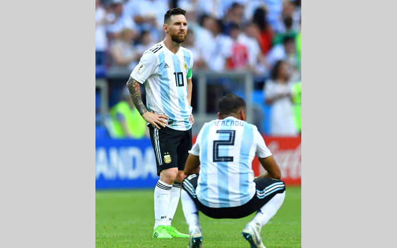 الحزن يخيّم على ميسي عقب نهاية المباراة. رويترز