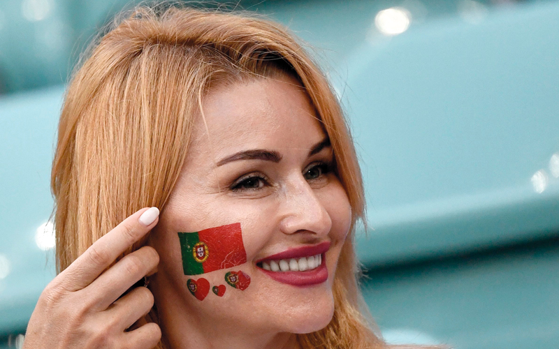 برتغالية قبل خروج منتخب بلادها أمام الأوروغواي. أ.ف.ب