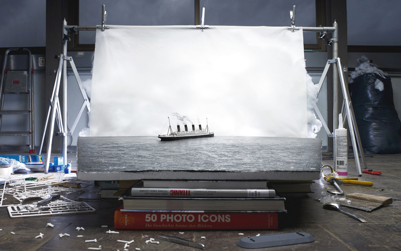 «إنتاج آخر صورة لسفينة تايتانيك عائمة» ليوياكيم كورتيس وأدريان سوندرغر. من المصدر