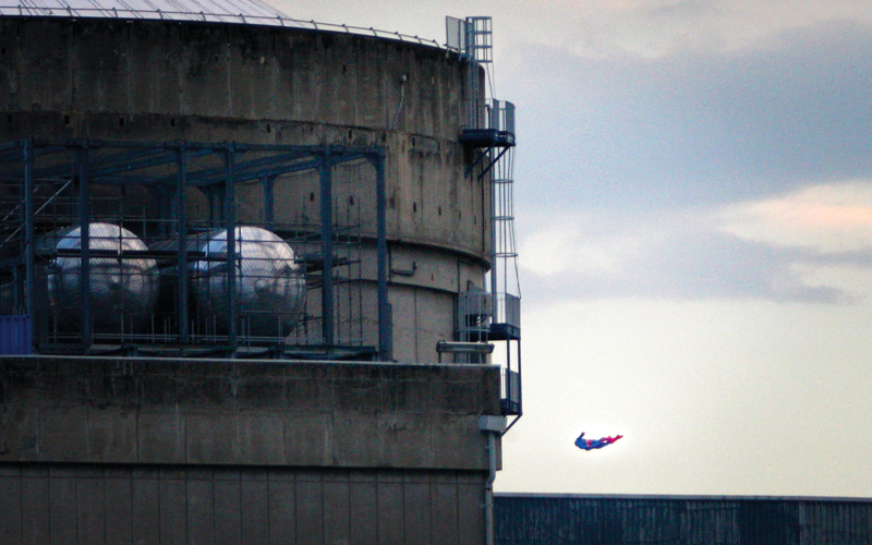 تسلط هذه الخطوة الضوء على هشاشة هذا النوع من المباني النووية.  إي.بي.إيه