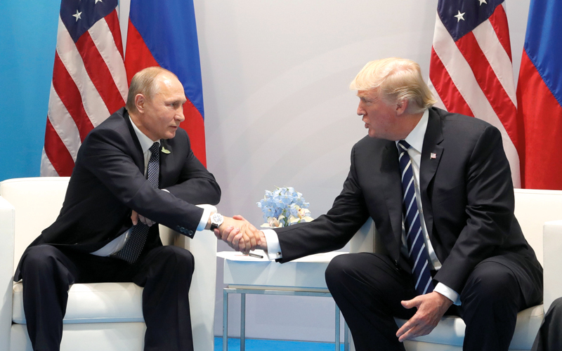 بوتين وترامب خلال لقائهما في قمة مجموعة العشرين.  أ.ب