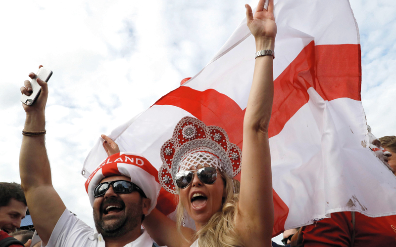 فرحة كبيرة سيطرت على الجماهير الإنجليزية عقب الفوز، أمس، على السويد والتأهل للدور قبل النهائي. رويترز