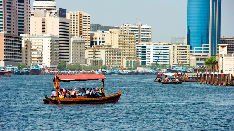 العبرات تستحوذ على اهتمام السكان في التنقل.  من المصدر