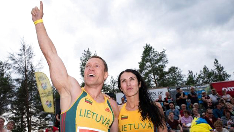 ليتوانيان يفوزان ببطولة  العالم لحمل الزوجات