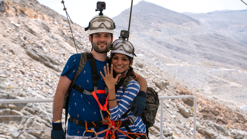 حلق ماكاي على المسار الانزلاقي البالغ طوله 2.83 كيلومتر لينتظر فتاة أحلامه لطلب الزواج منها هنالك.

من المصدر