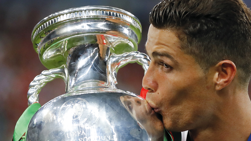 رونالدو فرض نفسه المقاتل الأول ضد برشلونة وميسي. أ.ب