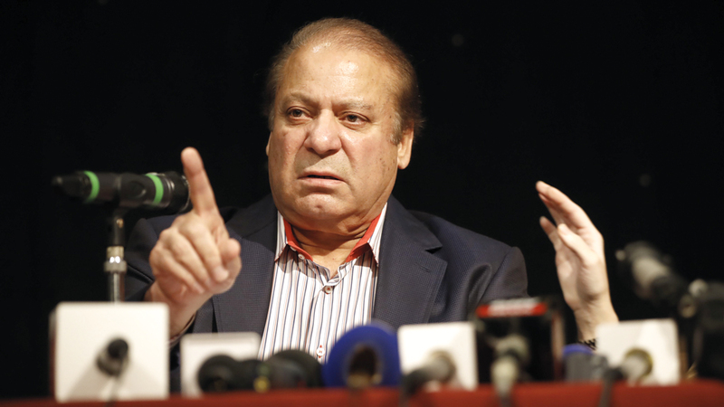 شريف يتحدث إلى أنصاره  في لندن. أ.ف.ب