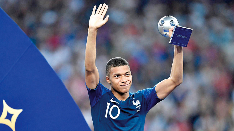 اللاعب مبابي.. وفي الصورة الثور الذي

حمل اسمه.

أرشيفية