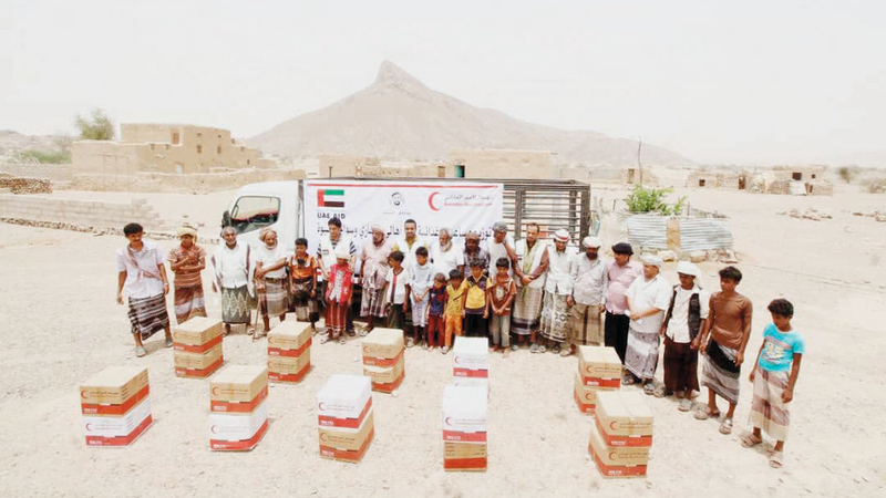 «الهلال» توزّع 600 سلة غذائية في محافظة الضالع
