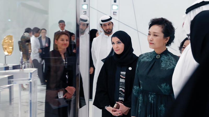 قرينة الرئيس الصيني تعرفت خلال جولتها بأقسام المتحف على أبرز المقتنيات الأثرية والفنية.

وام