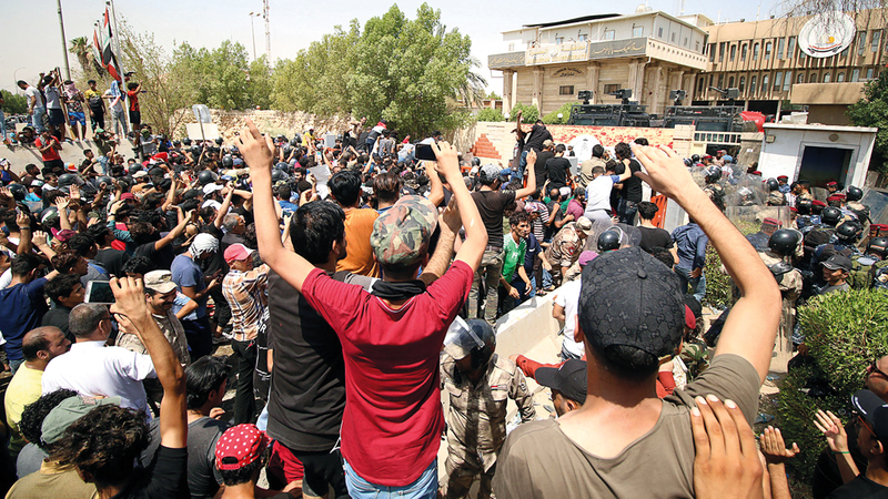 احتجاجات العراق تعكس الإهمــال الذي تعانيه أجزاء من البلاد