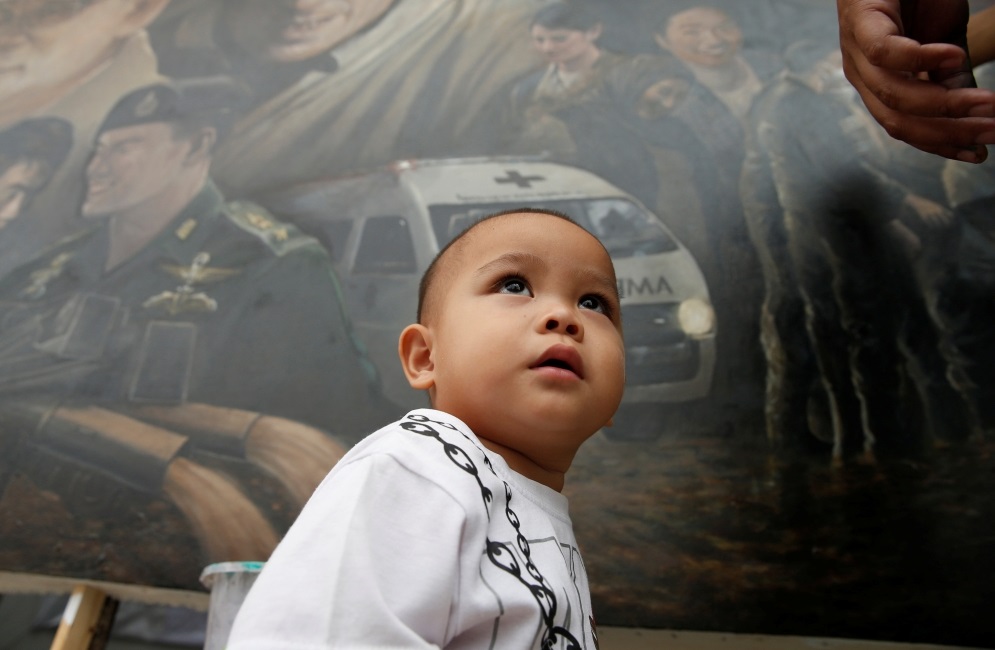 بالصور.. إقبال كبير على تذكارات «فتية الكهف» في تايلاند