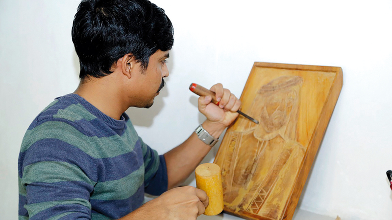 «دبي للثقافة».. تقيم ورشة للحفر على الجبس والخشب