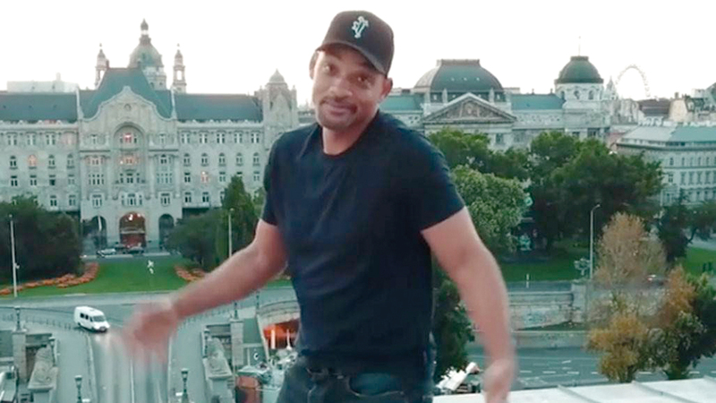 «ويل سميث» حذف مشاركته في التحدي، الذي قام بتجسيده على جسر «بودابست»، داعياً متابعيه إلى العزوف عن خوض غمار هذا التحدي.