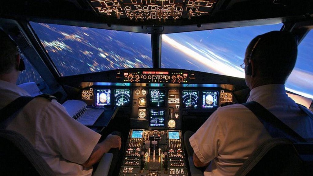 عراك بالأيدي بين طيارين عرب في قمرة القيادة وعلى ارتفاع 37 ألف قدم