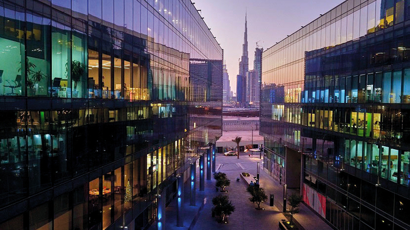 في عام 2016 قدم حيّ دبي للتصميم معرضاً فنياً تم فيه توزيع 100 مجسم على هيئة غنمة باسم «شيك شيب» حول الحيّ لتمثل العطاء والخير. من المصدر