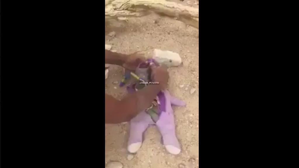 بالفيديو...لعب أطفال مفخخة هدية الحوثي لأطفال اليمن في عيد الأضحى