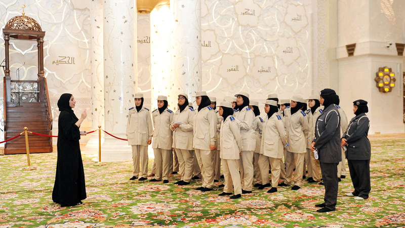 الطلاب تجوّلوا في رحاب جامع الشيخ زايد الذي يعد إحدى أهم الوجهات الحضارية ذات الطابع الديني عالمياً. من المصدر