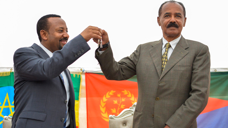 أفورقي وآبي أنهيا سنوات من الحرب بين بلديهما في مصالحة تاريخية. أ.ف.ب