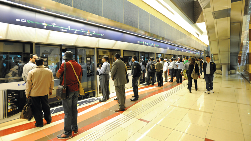 مترو دبي في صدارة وسائل النقل الجماعي من حيث عدد المستخدمين. من المصدر