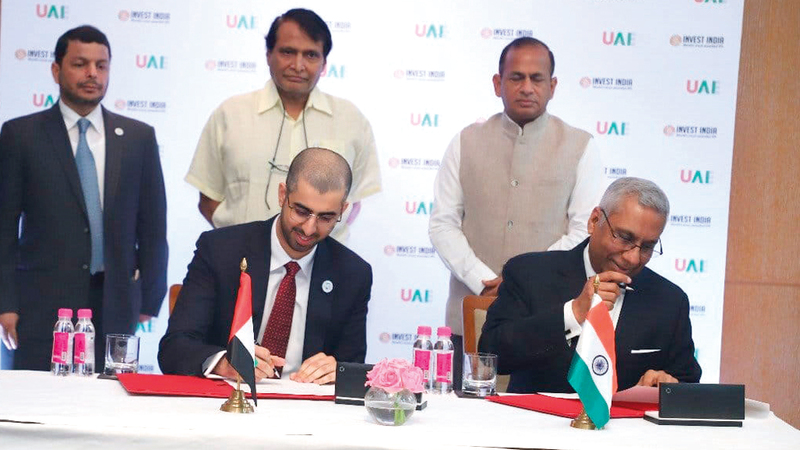 العلماء خلال توقيع الشراكة التي تسعى إلى إنشاء تطبيقات مبتكرة تسهم في زيادة كفاءة الخدمات الحكومية. من المصدر