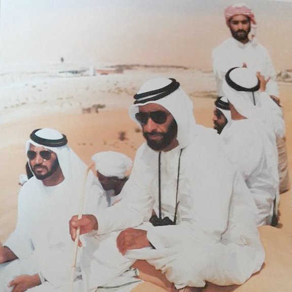 «رجل البيئة» و«قاهر الصحراء» من الألقاب التي أُطلقت على الشيخ زايد. من المصدر
