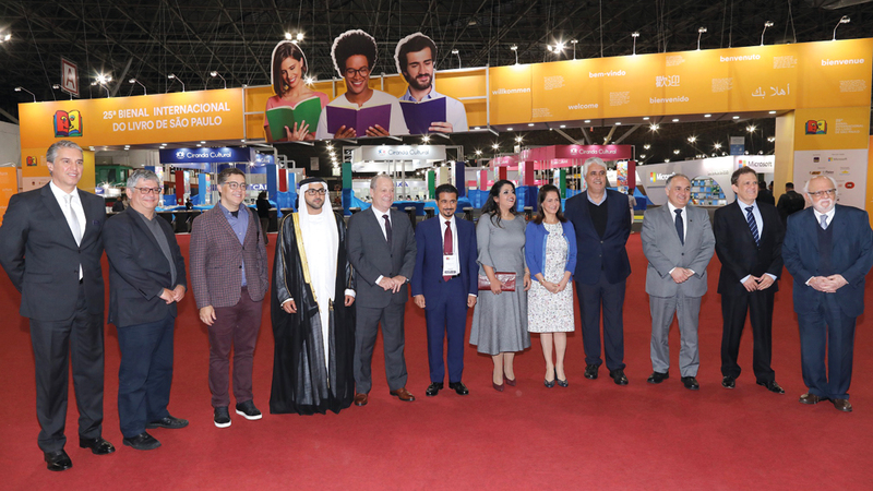 فاهم القاسمي ورئيس غرفة الكتاب البرازيلية خلال حفل افتتاح معرض ساو باولو الدولي للكتاب من المصدر