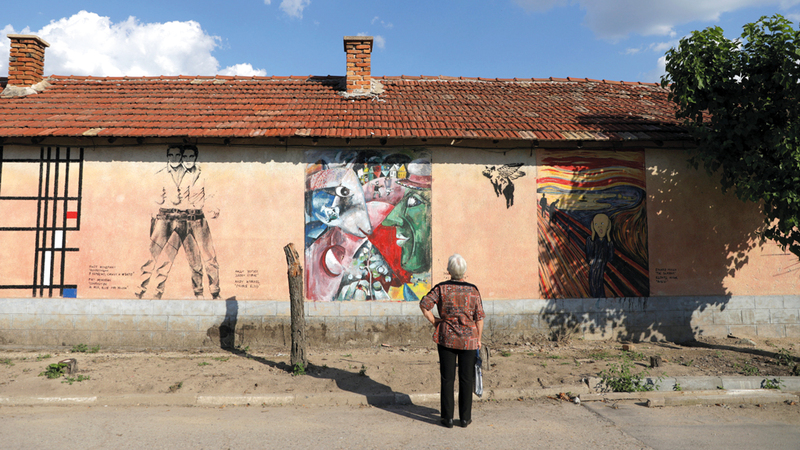 جداريات تحول قرية بلغارية  إلى معرض مفتوح