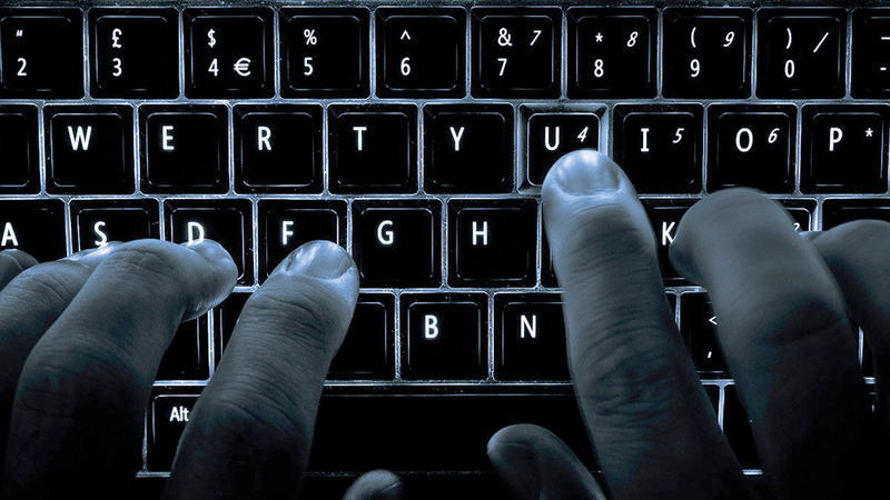 تقرير يحذر من «الهجمات الصامتة» على المؤسسات وسوق «الويب المظلمة»