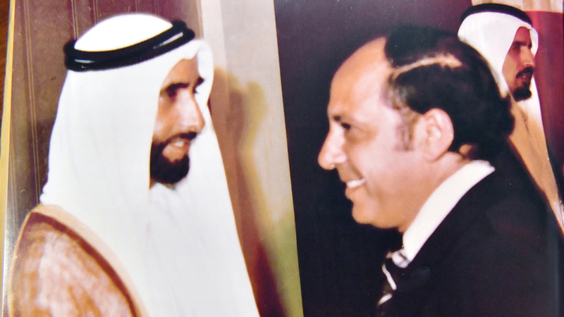 الشيخ زايد خلال أحد لقاءاته بإبراهيميان. من المصدر