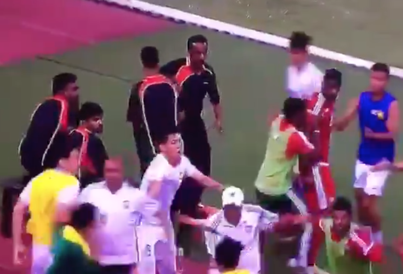 اتحاد الكرة: إبعاد اللاعب الحراصي بعد أحداث مباراة الأولومبي في ماليزيا