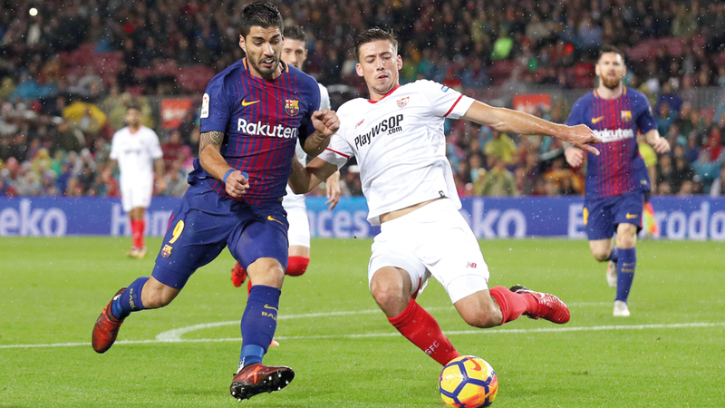 برشلونة اكتسح إشبيلية في نهائي الكأس بخماسية.  أ.ف.ب