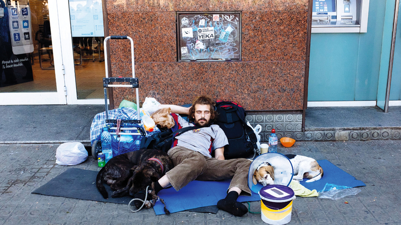 المشردون في إسبانيا يطالبون بقانون يحميهم من الإذلال. غيتي