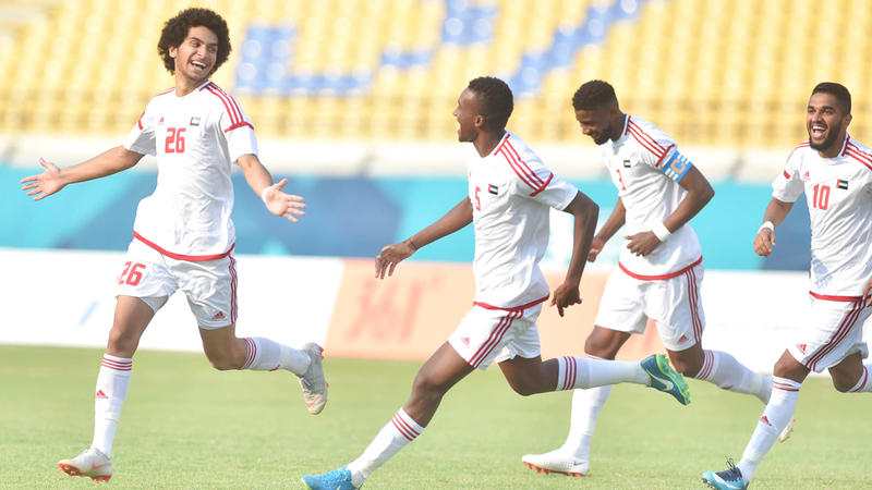 لاعبو الأولمبي يحتفلون بالفوز الكبير على تيمور الشرقية. من المصدر