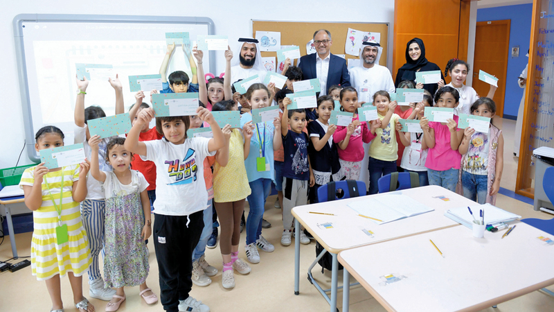 «طرق دبي» توزع عيدية على 1500 طالب