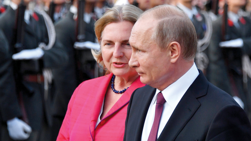 الرئيس الروسي يشهد زواج وزيرة الخارجية النمساوية