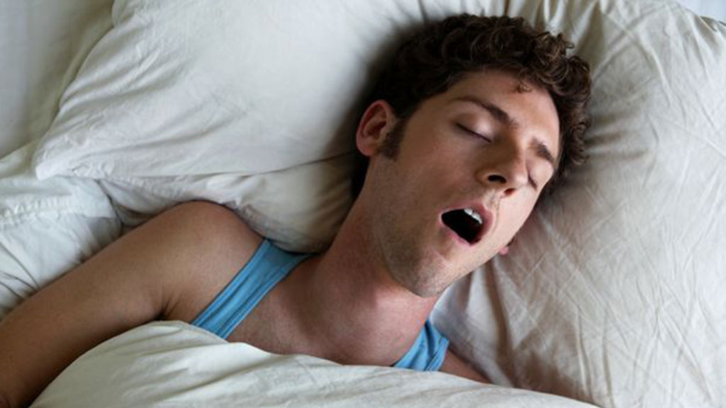 8 خطوات بسيطة لتجنب إحراج التحدث أثناء النوم