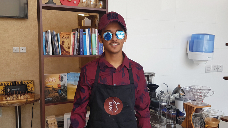 الشامسي يستثمر «هدية الثانوية العامة» في إنشاء مقهى برأس الخيمة
