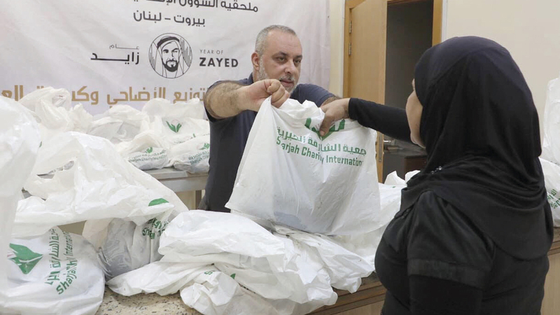 لحوم الأضاحي استفاد منها نحو 950 شخصاً من اللبنانيين والسوريين. وام