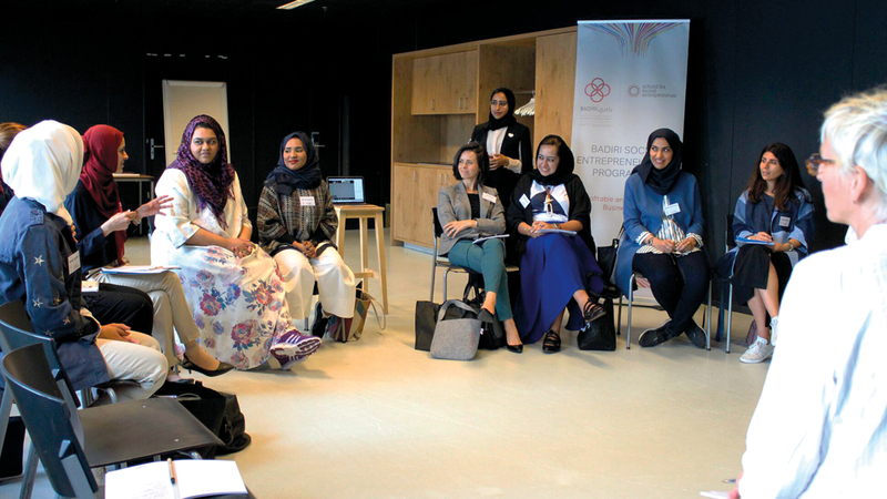 المشاركات انخرطن في جلسات حوارية قدمها رواد أعمال اجتماعيون وخبراء. من المصدر