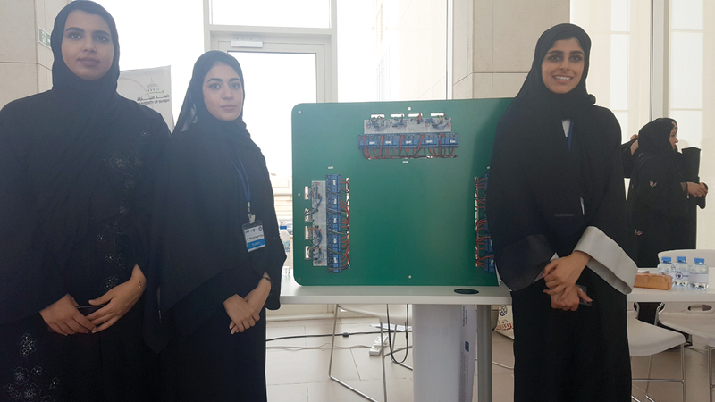 3 طالبات يبتكرن جهازاً لإعادة توزيع الطاقة الكهربائية