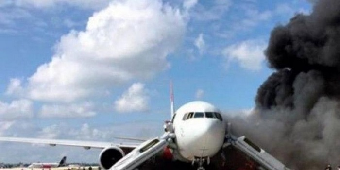 إصابة 18 شخصا نتيجة حريق في طائرة ركاب روسية