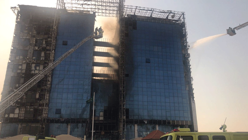 بالفيديو.. حريق في مبنى النيابة العامة بالدمام