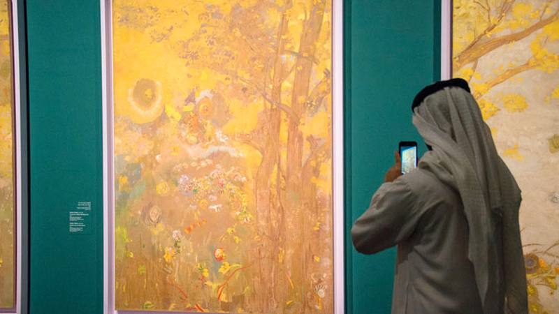 المعرض يتتبع تأثير الفن الياباني على تطور مبادئ الفن الحديث  في فرنسا.  من المصدر