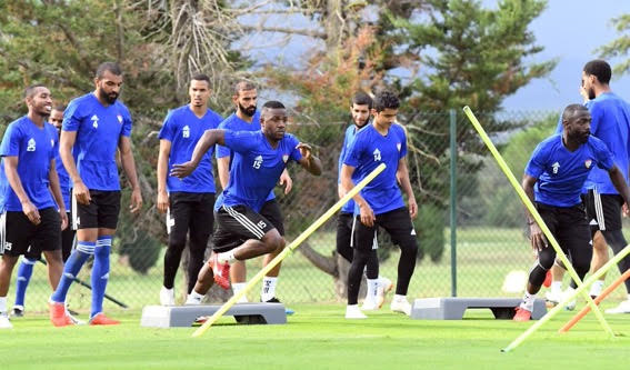 اتحاد الكرة الإماراتي ينفي التفاوض مع مدرب جديد