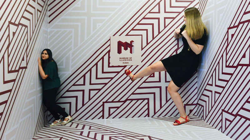 الجانب التفاعلي أبرز ما يميز معروضات وألعاب متحف الغموض.  تصوير: باتريك كاستيلو