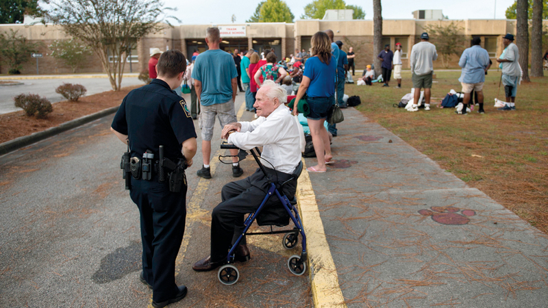 أوامر الإجلاء تشمل 1.7 مليون أميركي بعضهم فضّل البقاء.

وكالات