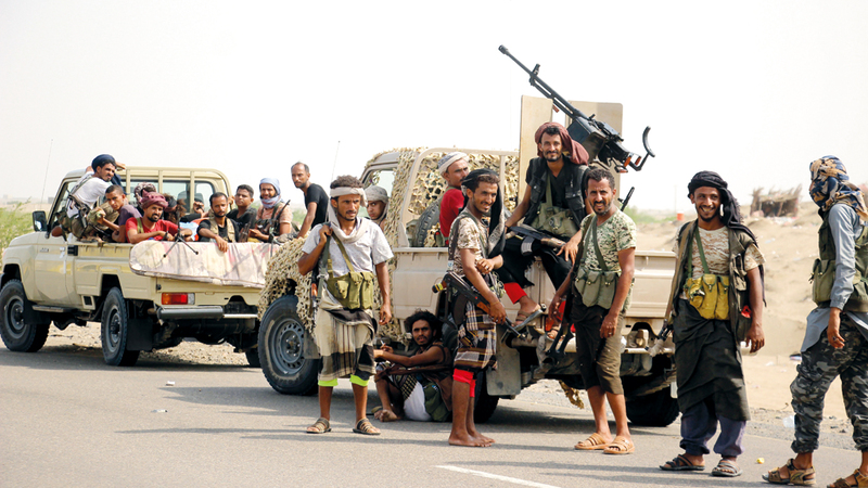بدعم وإسناد التحالف.. المقاومة تسيـطـــر على «الكيلو 10» بالحديدة وتقطع خطـوط إمداد الحوثيين