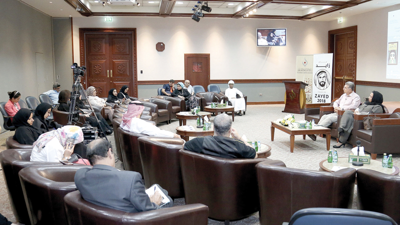 صالون القراءة الشهري يقام في ندوة الثقافة والعلوم بالتعاون مع مؤسسة بحر الثقافة. من المصدر